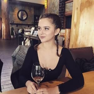 Meet your Posher, Monika milda